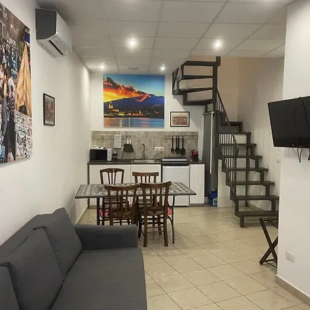 Hébergement de vacances Garibaldi 94- Intera Casa A 2 Passi Dal Duomo *